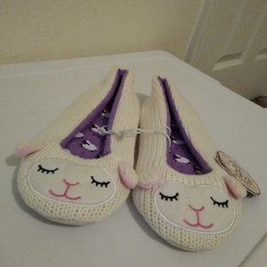 Size S NWT Lamb slippers